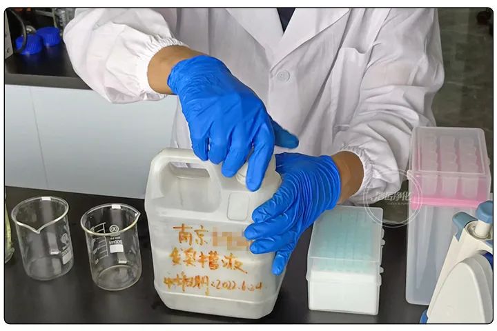 潔匠凈化·的凈工業(yè)除臭劑_切削液變質(zhì)、發(fā)臭，車(chē)間異味污染大，除臭劑該怎么選？
